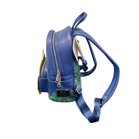 Universal E.T. The Extra-Terrestrial Loungefly Mini Backpack Glows in the Dark - Picture 4 of 13
